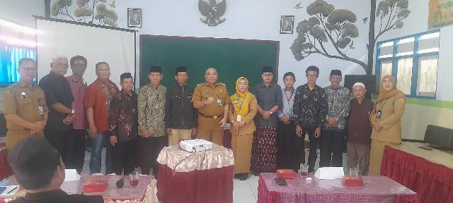 CAMAT SAPURAN HADIRI ACARA PEMBENTUKAN PAGUYUBAN KOMITE SEKOLAH SD